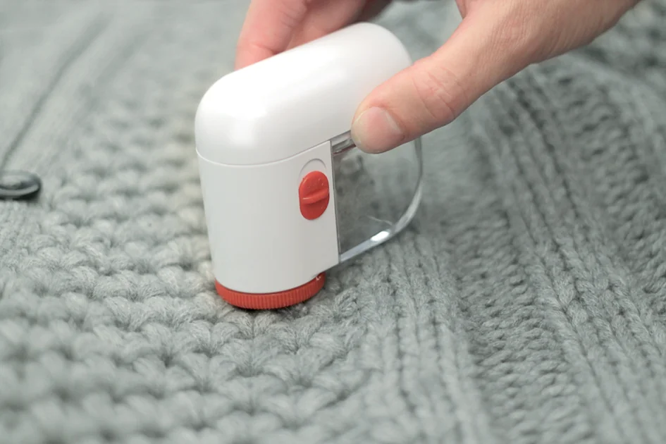 KLEIBER Mini rasoir anti-peluches, sans câble, blanc/rouge - OEM 92020